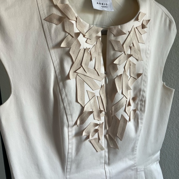 AKRIS PUNTO | Crew Neck Knee Length Embellished Design Dress in Ivory | Size 8 - Picture 2 of 9